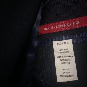 Brand New Saks Fifth Ave 100% Wool Suit Trim Fit